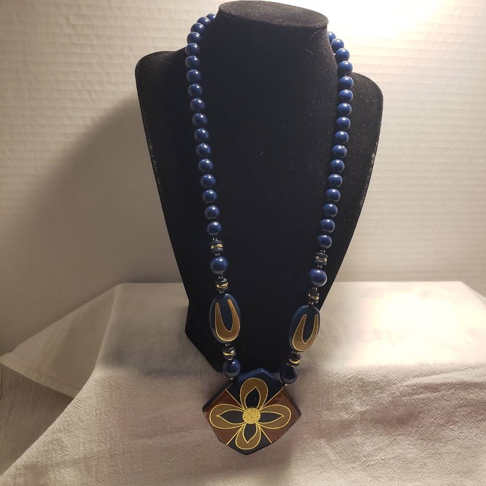 Beautiful Vintage Japan Hand made and Hand Painted Necklace